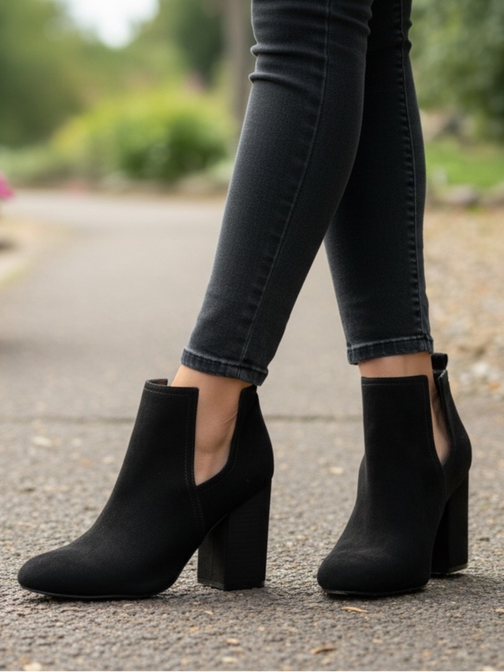Madden Girl NYC Black Suede Block Heel Booties 9.5
